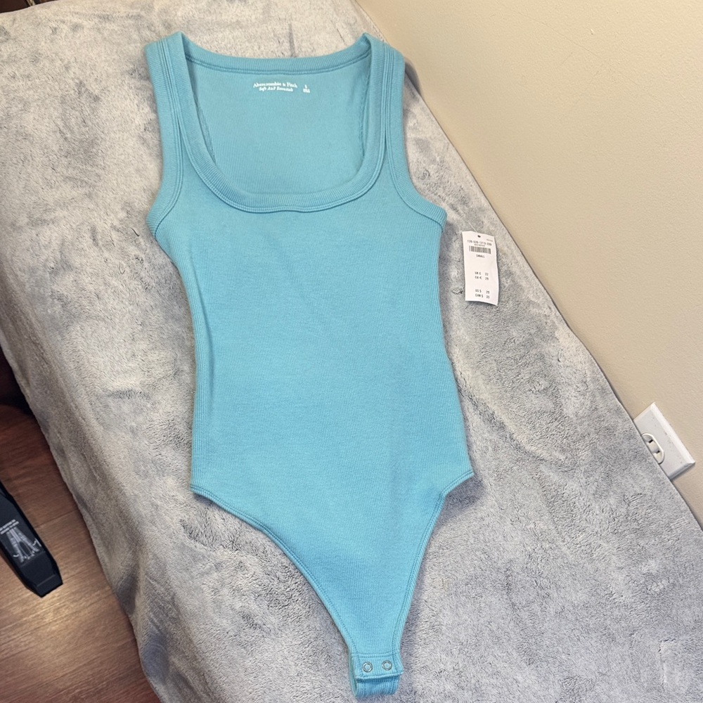 Abercrombie & Fitch Soft Essentials Ribbed Scoop Neck Bodysuit - Size S - NWT